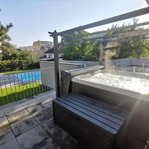 Dream Getaway With Jacuzzi And Pool Apartment